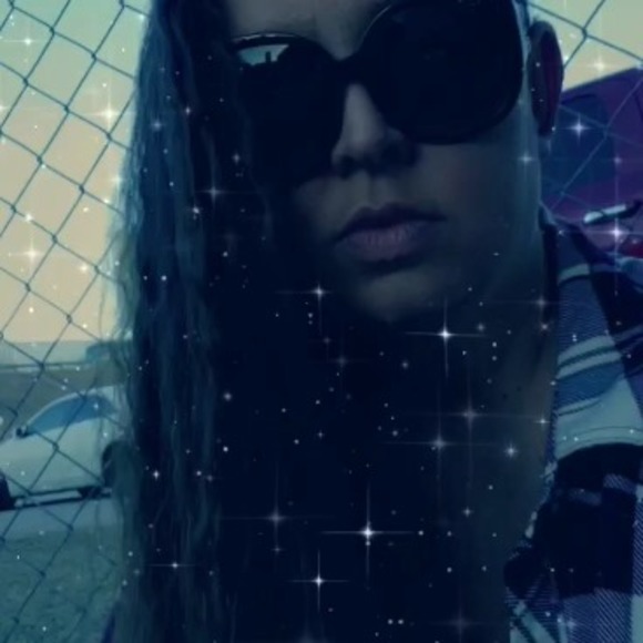 Meet your Posher, Roxanna - Picture 1 of 1